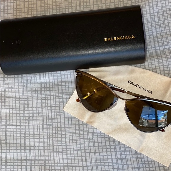 Balenciaga Accessories - Balenciaga cat-eye sunglasses 😎